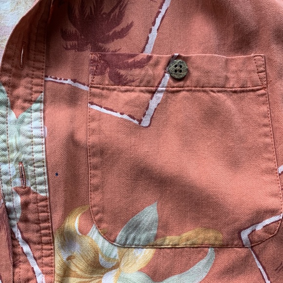 M Island Republic T-Shirt / 4.99 Shipping - Picture 4 of 5